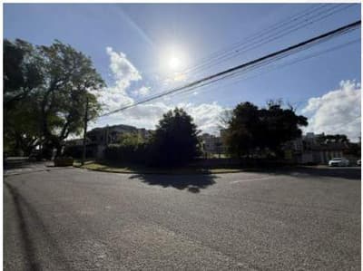 Foto 16 de 26: Terreno em leilão em Curitiba - PR, bairro Água Verde — Direitos que os executados possuem sobre a parte ideal correspondente a 25% do terreno com área de 654.00m2, sem benfeitorias - Bairro Água Verde - Curitiba/PR.