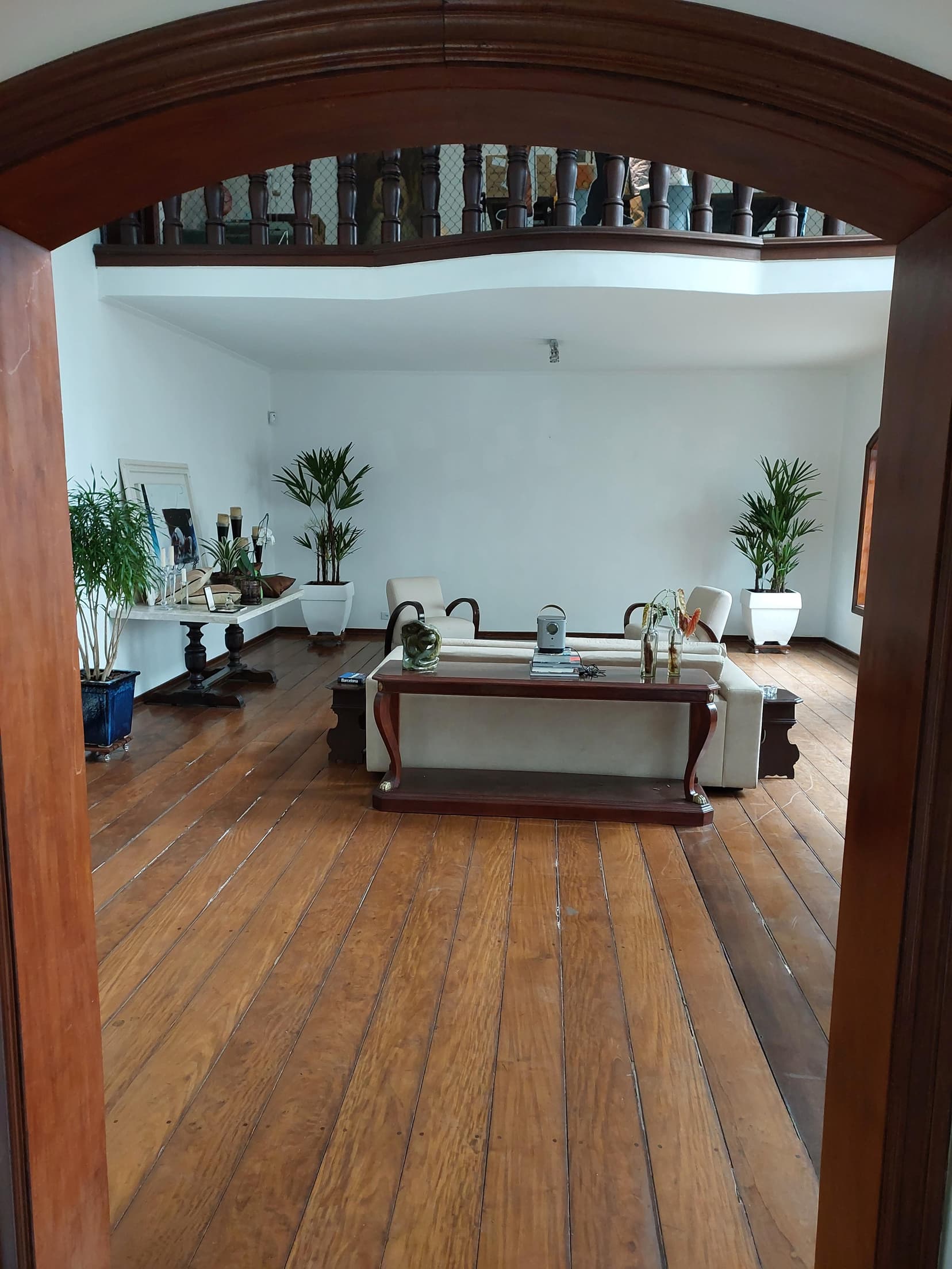 Foto 4 de 9: Casa em leilão em São Paulo - SP, bairro Jardim Leonor — Mansão com 527m² | Terreno 834m² | Jardim Leonor/Morumbi | Raridade e Escassez de Área na Região do Morumbi em São Paulo. Oportunidade!