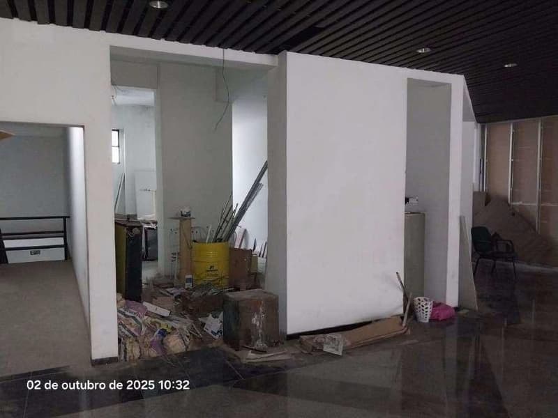 Foto 13 de 14: Comercial em leilão em Curitiba - PR, bairro Centro — Loja Comercial nº 37, localizada no mezanino ou 5º pavimento do Edifício Green Tower, em Curitiba-PR.