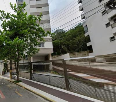 Foto 2 de 3: Apartamento em leilão em Guarujá - SP — APARTAMENTO, COM 106,30 M² DE ÁREA ÚTIL E GARAGEM, NO EDIFÍCIO ARPOADOR, GUARUJÁ/SP
