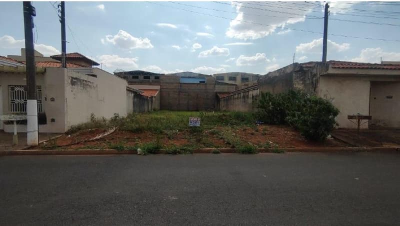 Foto 1 de 4: Terreno em leilão em Brodowski - SP, bairro Jardim Champagnat — Terreno, A.T. 384 m², Jardim Champagnat