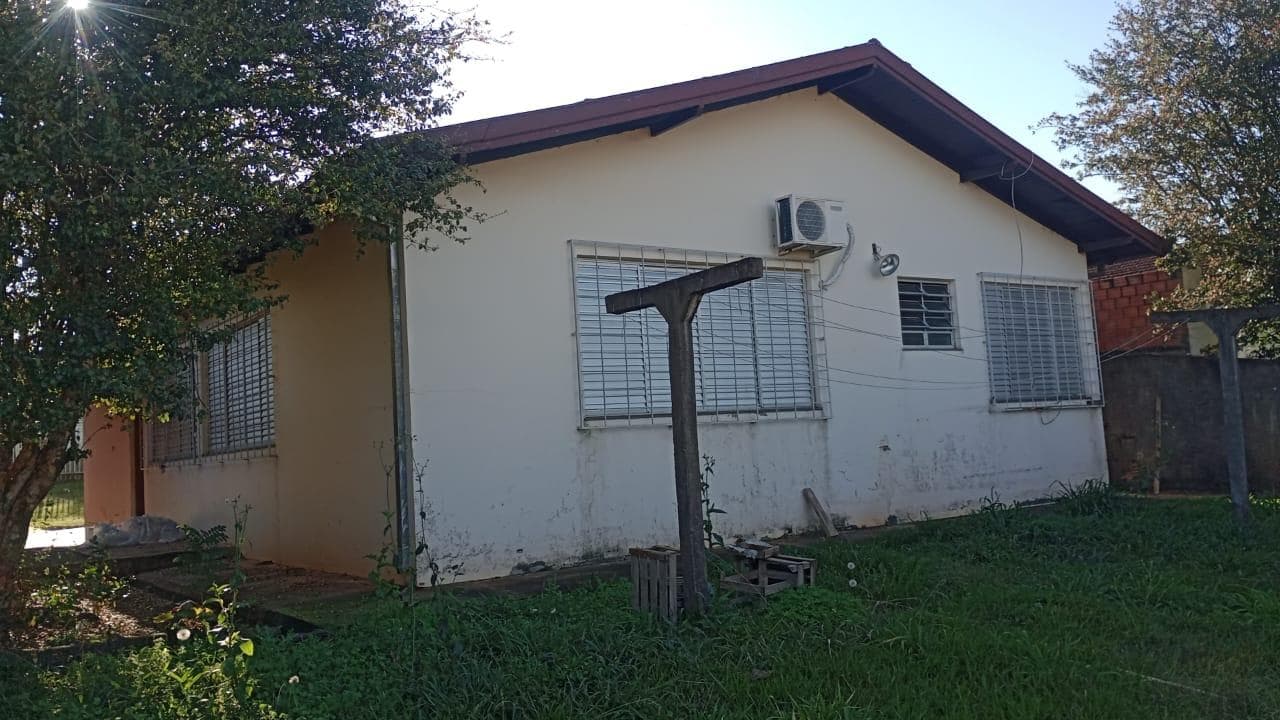 Foto 12 de 14: Casa em leilão em Capitão Leônidas Marques - PR — Casa 152m² Desocupada no Bairro Centro em Capitão Leonidas Marques/PR