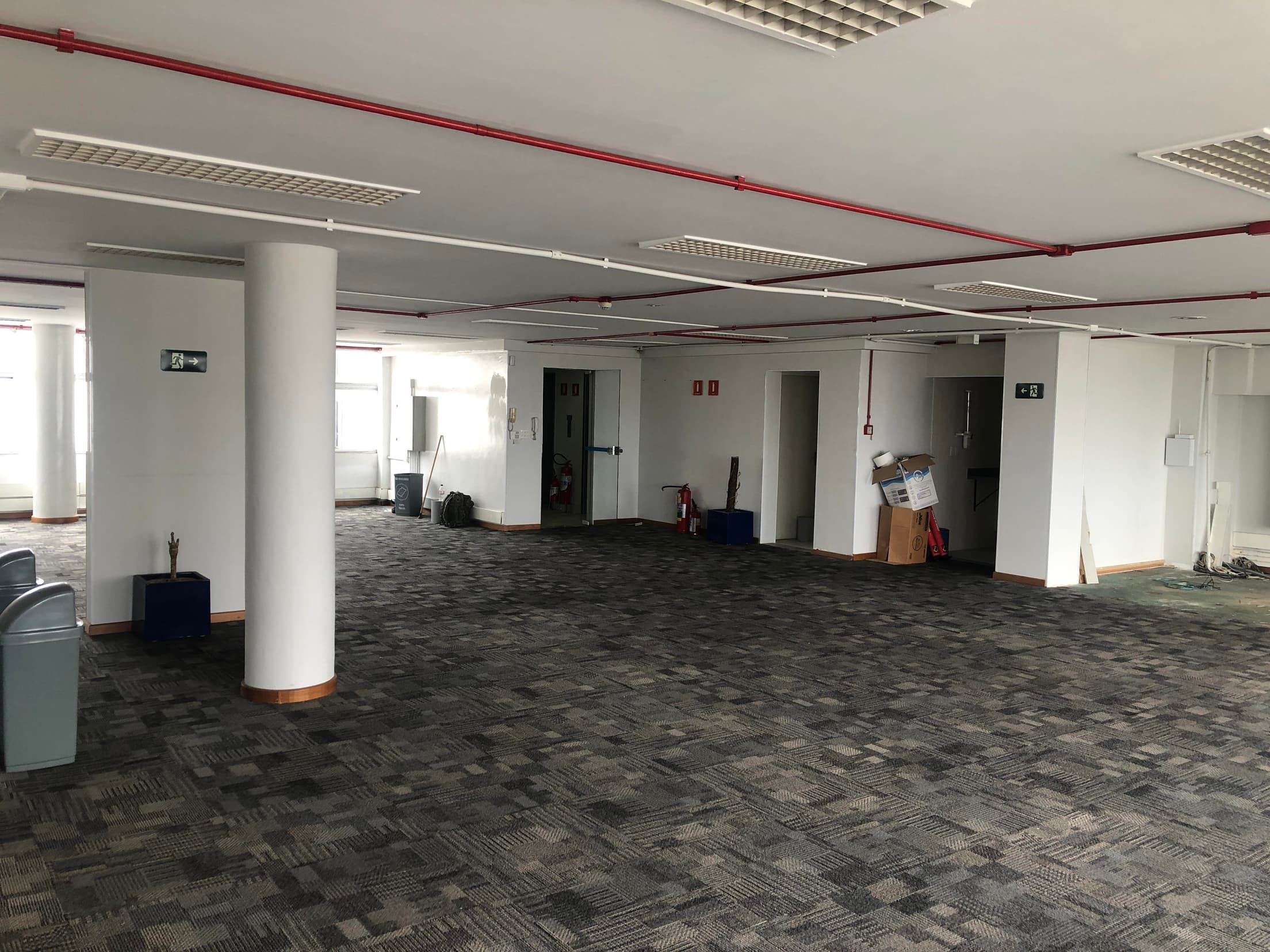 Foto 6 de 17: Comercial em leilão em São Paulo - SP, bairro República — Conjunto Comercial 253m² | Av. São João, 313 | 17º Andar | Vista p/ o Vale do Anhangabaú e Metrô República a 3min: Oportunidade no Coração de SP!