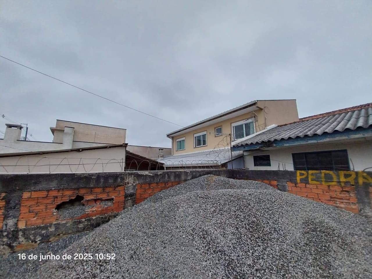 Foto 21 de 25: Terreno em leilão em Curitiba - PR, bairro Uberaba — Terreno urbano com área de 321,46m², contendo benfeitoria com área de 166,00m², Curitiba/PR