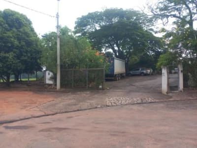 Foto 1 de 13: Comercial em leilão em Taquaritinga - SP, bairro Guariroba — Imóvel Industrial, A.T. 3.466,75m², possui 3 galpões, casa e escritório, Distrito de Guariroba