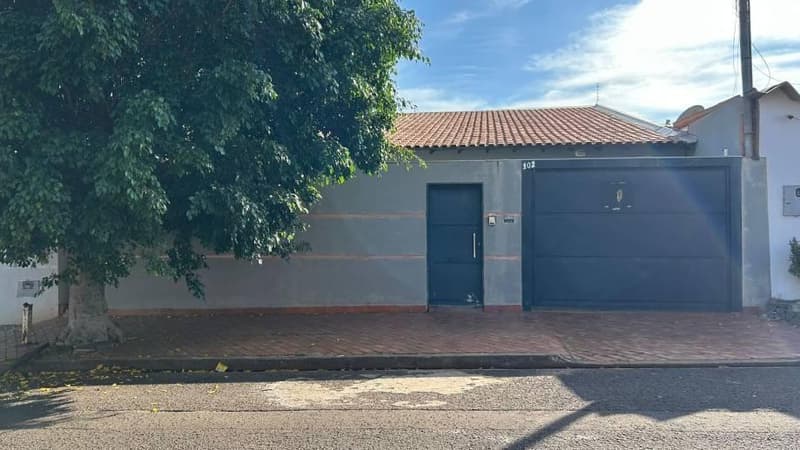 Foto 1 de 15: Casa em leilão em Campo Grande - MS, bairro Jardim Imá — Casa 191m² com Terreno 480m² | Campo Grande-MS | Jardim Imá - 3 Dorms, 2 Banheiros e 1 Vaga - Financiamento até 420 Meses!