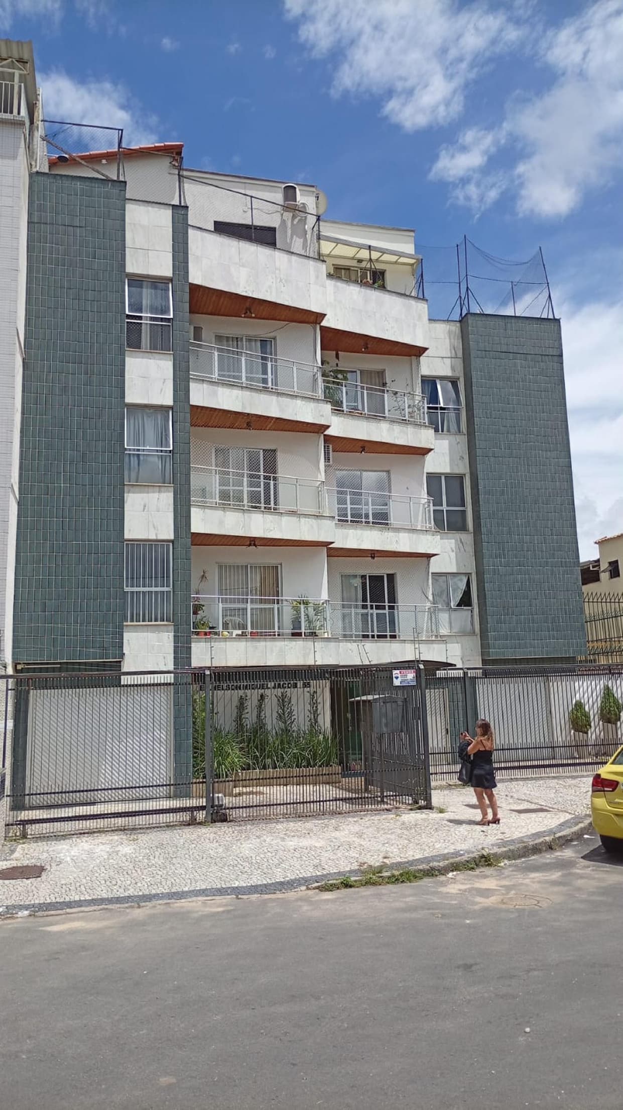 Apartamento em leilão em Juiz De Fora - MG, bairro Bairu — Imóvel com área total de 183,20m², vaga de garagem e direito ao terraço privativo.