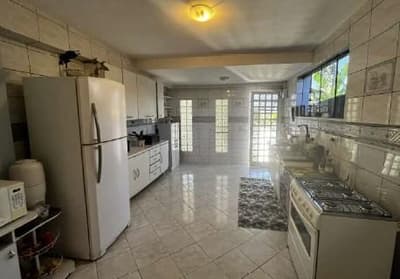 Foto 13 de 20: Casa em leilão em Curitiba - PR — Casa residencial com a área construída de 390m², área de terreno de 444m², situada na Rua Júlio Perneta, n° 431, Mercês - Curitiba/PR.