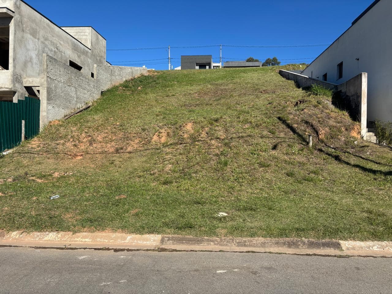 Foto 4 de 7: Terreno em leilão em Santana De Parnaíba - SP — Terreno 361m², Desocupado no Sítio do Rosário em Santana de Parnaíba/SP