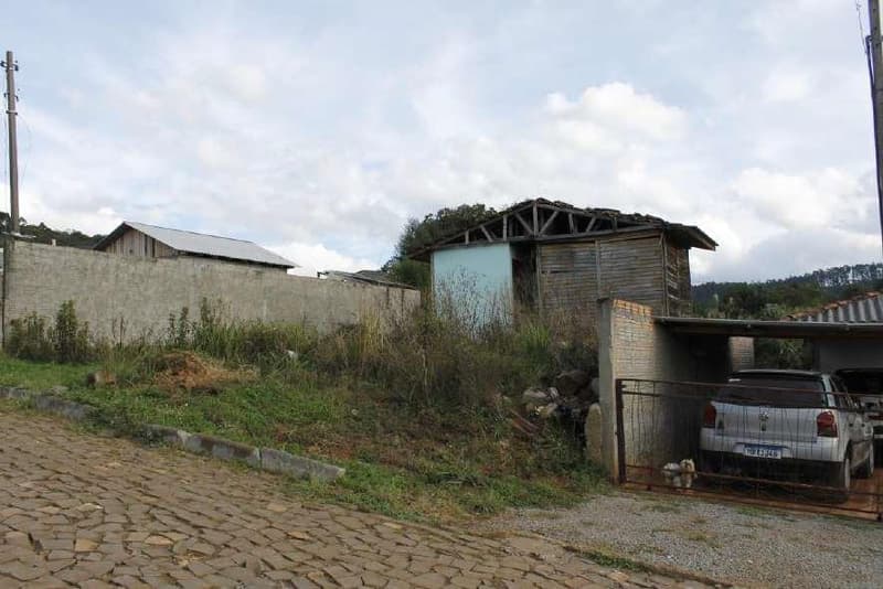 Foto 2 de 12: Terreno em leilão em General Carneiro - PR, bairro Planalto — LOTE Nº 06 DA QUADRA A DO LOTEAMENTO SÃO FRANCISCO COM ÁREA DE 455,22M²E ÁREA CONSTRUÍDA DE 70,00M² - GENERAL CARNEIRO/PR