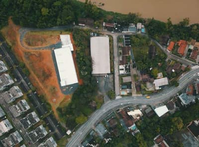 Foto 53 de 53: Terreno em leilão em Blumenau - SC — Terreno com área de 8.958m², bairro Salto Weissbach, Blumenau/SC