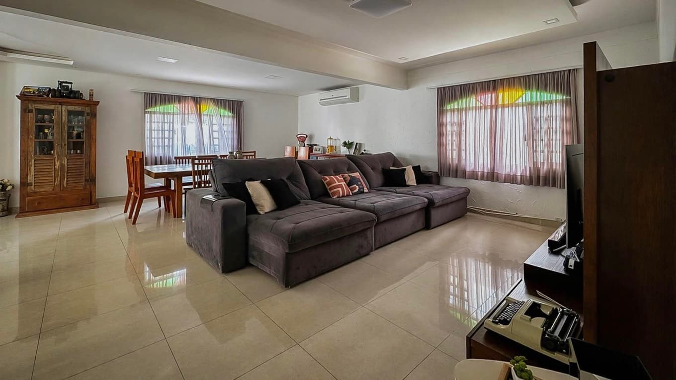 Foto 2 de 6: Casa em leilão em Indaiatuba - SP, bairro Vila Suíça — Casa na Vila Suíça - Indaiatuba, com 450 m² AT e 600 m² AÚ