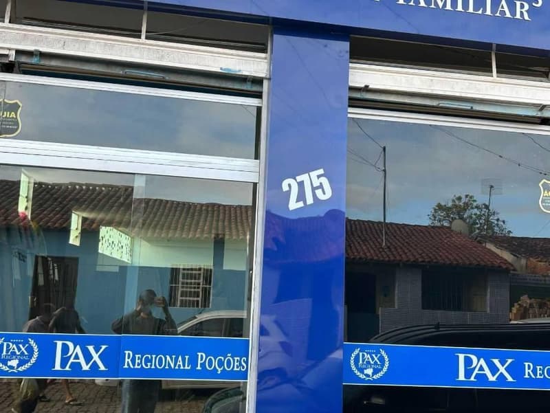 Foto 1 de 9: Casa em leilão em Poções - BA, bairro Centro — Casa, Ocupado, Poções / BA (24% abaixo da avaliação)