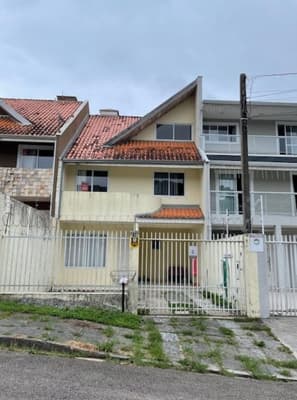 Casa em leilão em São José Dos Pinhais - PR, bairro Aristocrata — Imóvel residencial (sobrado em condomínio), com 133,04m² de área construída, em São José dos Pinhais/PR
