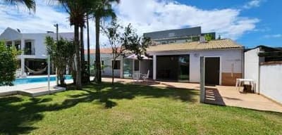 Foto 3 de 9: Casa em leilão em Guaratuba - PR, bairro Cohapar — Casa na Rua Cândido de Abreu, 90, Guaratuba/PR, com área total de 1.440,00 m²; contendo construções com cerca de 420 m².