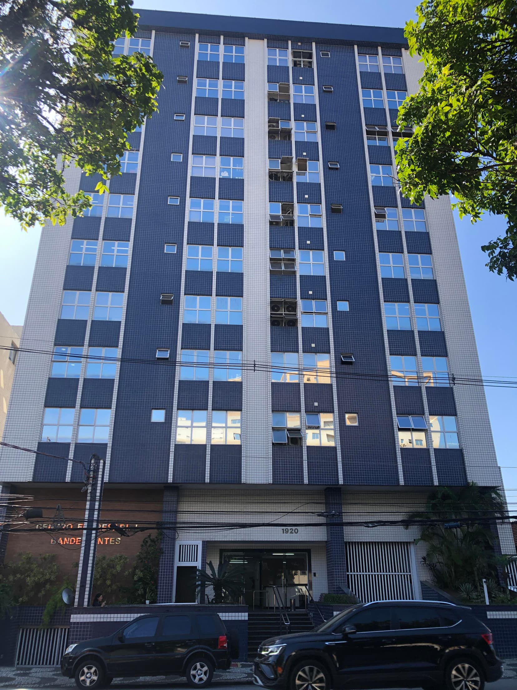 Foto 7 de 16: Comercial em leilão em Santos - SP, bairro Embaré — Sala Corporativa 116m² 1 vaga | Ed. Bandeirantes | Santos/SP | Av. Pedro Lessa: Amplo Espaço e Localização Estratégica no Embaré!