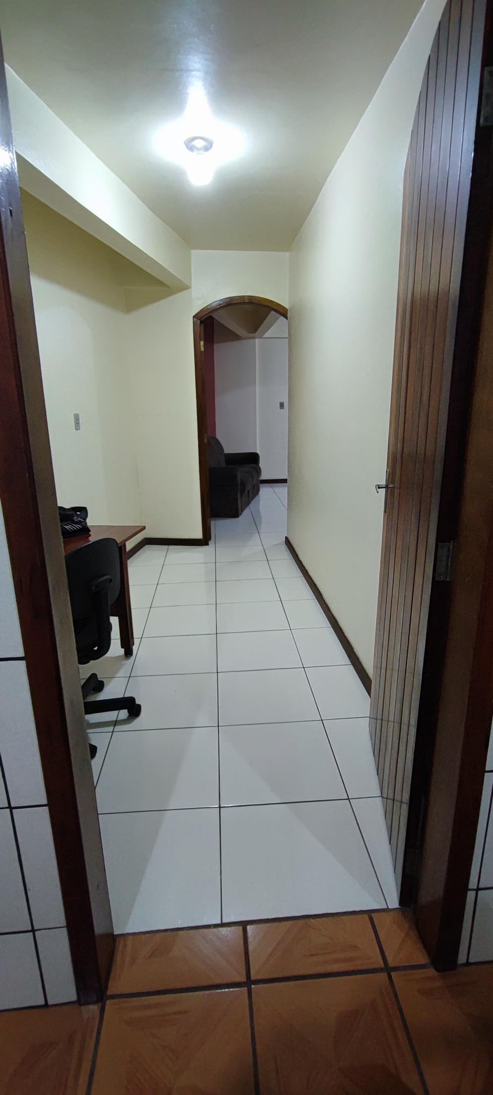 Foto 6 de 12: Casa em leilão em Blumenau - SC — Imóvel com aproximadamente 480m², contendo 2 casas, bairro Valparaíso, Blumenau/SC