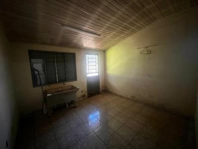 Foto 15 de 22: Casa em leilão em Ivaiporã - PR — Casa com 205m² de área construída e terreno de 1.746m², Desocupado, em Ivaiporã/PR