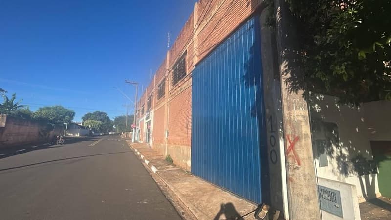 Foto 3 de 5: Comercial em leilão em Estrela Do Norte - SP, bairro Centro — Prédio | Estrela do Norte-SP | Centro - 47km de Presidente Prudente-SP | Rota SP-PR - Condições de Pagamento Facilitadas, Entre em Contato!