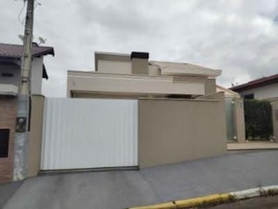 Casa em leilão em Mafra - SC — Casa 408m², Vila Nova, em Mafra/SC - Ocupada