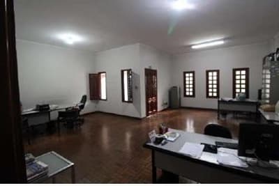 Foto 19 de 44: Casa em leilão em Araçatuba - SP — IMOVEL - CASA RESIDENCIAL e/ou COMERCIAL localizada no Bairro Higienópolis na cidade de Araçatuba/SP
