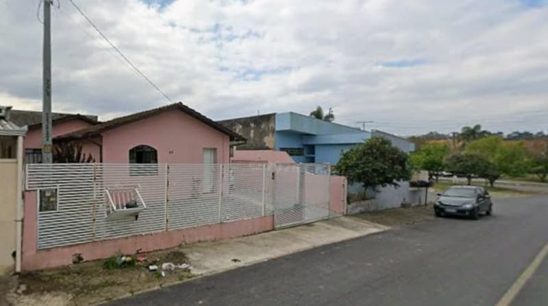 Foto 3 de 3: Casa em leilão em Rio Negrinho - SC, bairro Industrial Norte — Um imóvel contendo 300,00m², contendo uma casa de alvenaria e uma edícula aos fundos, cujas metragens alcançam, no total, 117,58m².