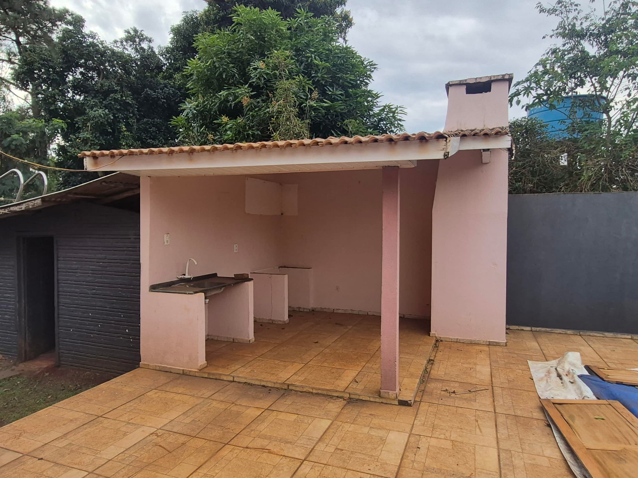 Foto 3 de 20: Casa em leilão em Toledo - PR, bairro Novo Sarandi — IMÓVEL RESIDENCIAL COM ÁREA DE 800 m² EM NOVO SARANDI TOLEDO/PR