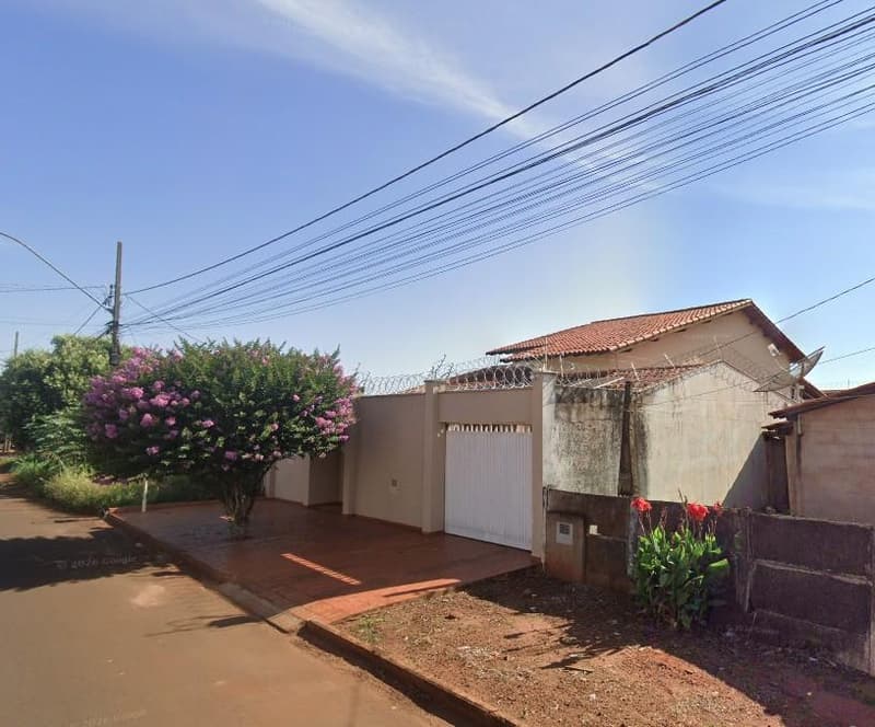Foto 2 de 3: Casa em leilão em Ituiutaba - MG, bairro Brasil — Casa 348m², Bairro Brasil, em Ituiutaba/MG
