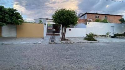 Foto 1 de 3: Casa em leilão em Caruaru - PE, bairro Kennedy — Casa 121m² com Terreno 198m² | Caruaru-PE | Kennedy - Financiamento até 420 Meses!