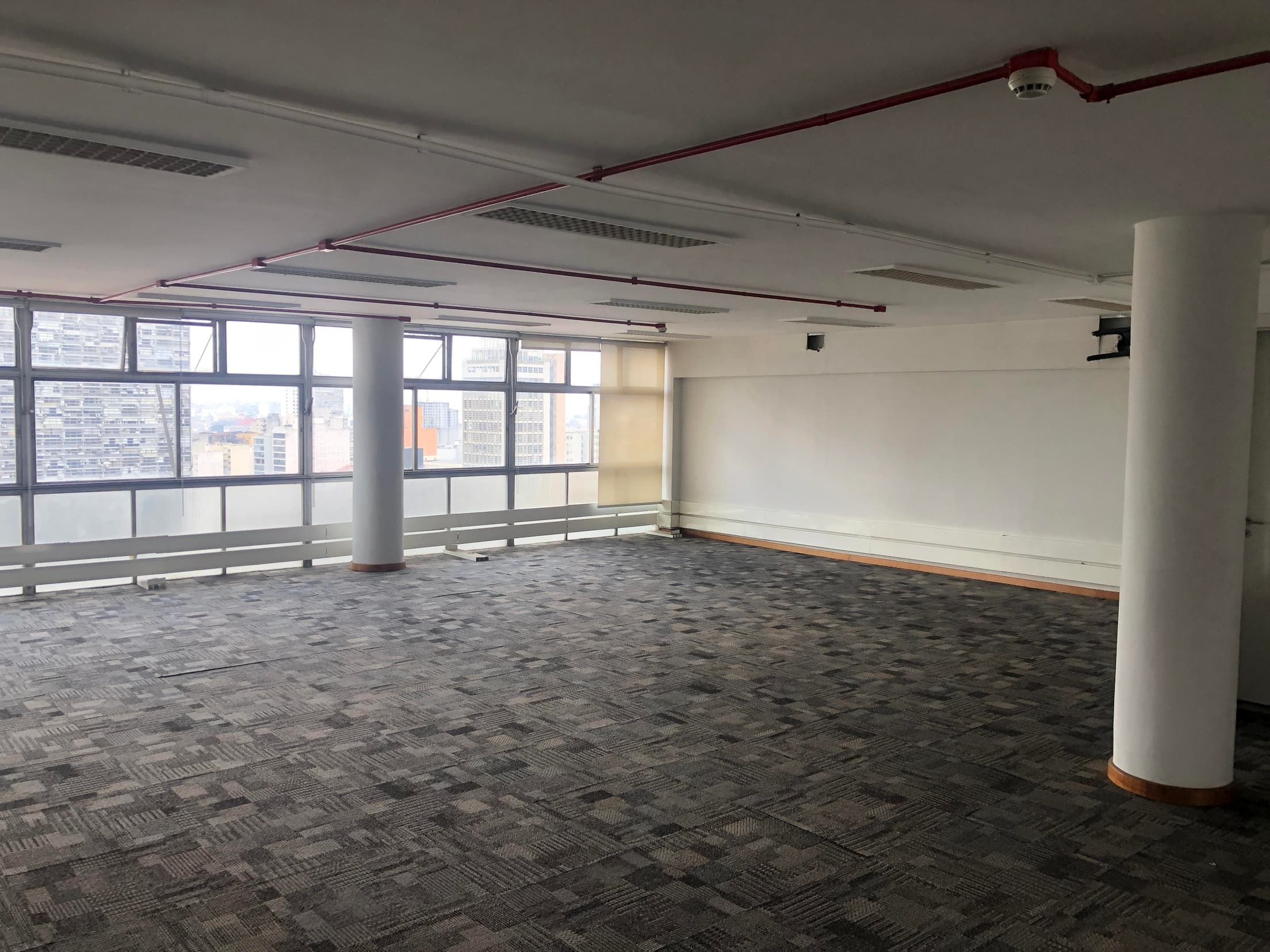 Foto 12 de 17: Comercial em leilão em São Paulo - SP, bairro República — Conjunto Comercial 253m² | Av. São João, 313 | 17º Andar | Vista p/ o Vale do Anhangabaú e Metrô República a 3min: Oportunidade no Coração de SP!