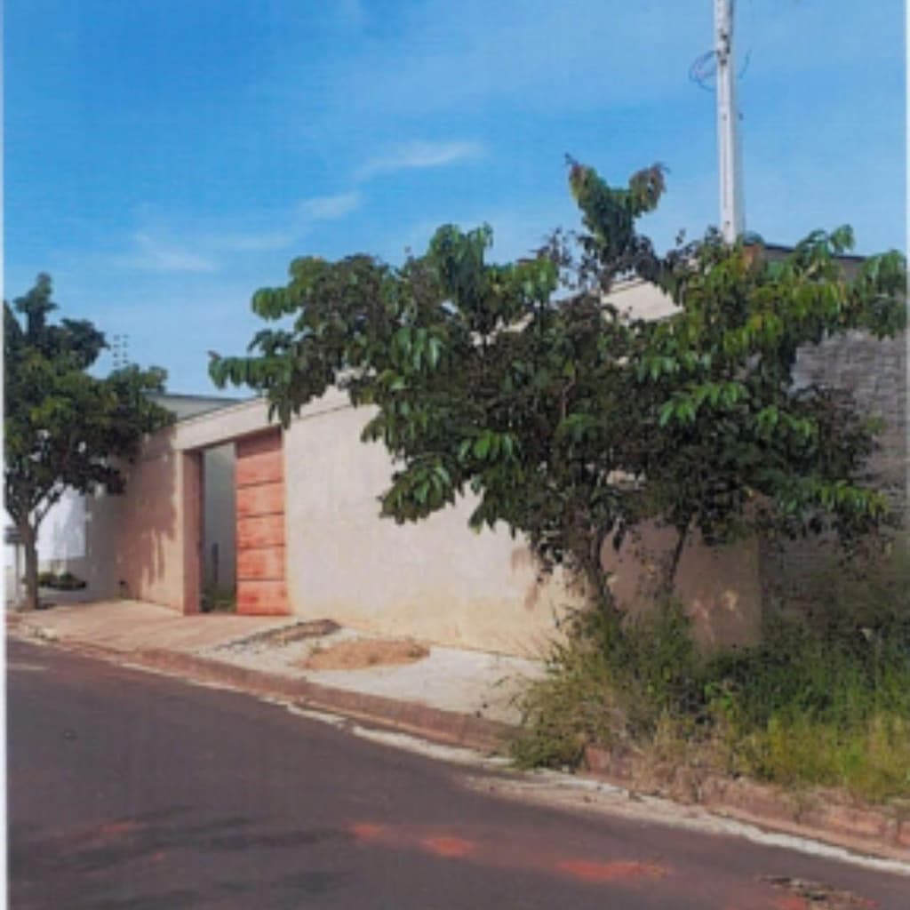 Casa em leilão em Sales De Oliveira - SP — IMÓVEL URABANO -COM ÁREA TOTAL DE 450,00 m²- Em SALES DE OLIVEIRA/SP