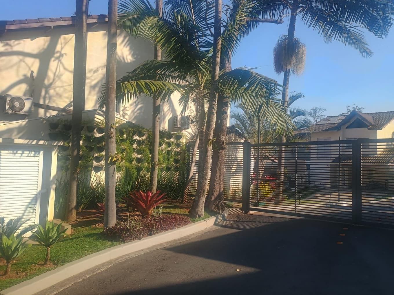 Foto 4 de 6: Casa em leilão em Cotia - SP — Casa 256m², Granja Vianna, em Cotia/SP - Ocupada