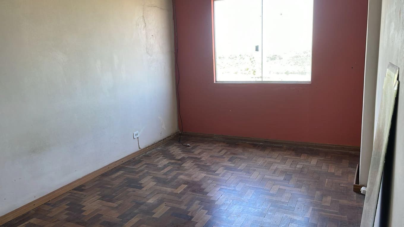 Foto 9 de 18: Apartamento em leilão em Paranaguá - PR, bairro Centro — Direitos decorrentes da ação de usucapião sobre o Apartamento nº 702, do 7º andar, do Edifício Nossa Senhora do Rocio, Paranaguá