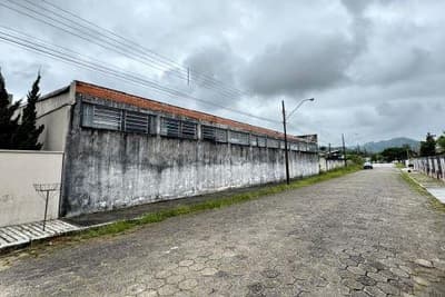 Foto 2 de 6: Terreno em leilão em Gaspar - SC — Imóvel Urbano, Frente; Rua Blumenau - Fundos; Rua Frederico Nicolau da Silva, Gaspar/SC. Matrículas: 5.625 e 11.373