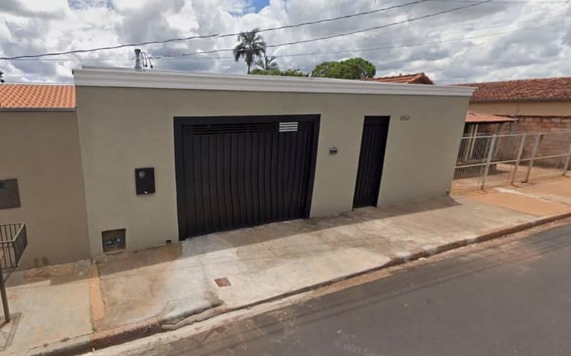 Foto 3 de 3: Casa em leilão em Frutal - MG, bairro Ipê Amarelo — Casa 233m² com Terreno 300m² | Frutal-MG | Ipê Amarelo | Oportunidade - Próx. à Av. Rio de Janeiro - Financiamento até 420 Meses!