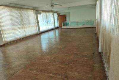 Foto 3 de 47: Casa em leilão em Santana De Parnaíba - SP — Chácara de alto padrão com 5 suítes e Área total de 5.381 m² | 43% abaixo da avaliação | Santana de Parnaíba/SP