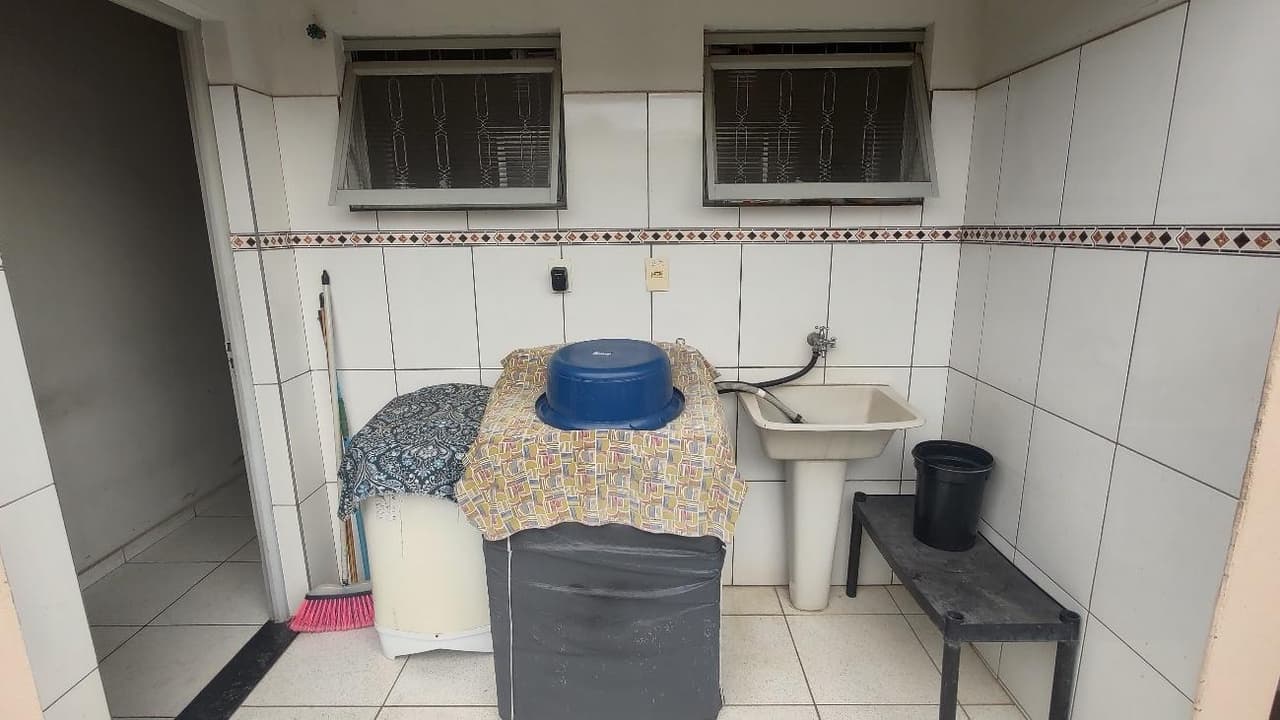 Foto 10 de 18: Terreno em leilão em Sarapuí - SP, bairro Vila Ana Maria — Casa, A.T. 262m², A.C. 127m²