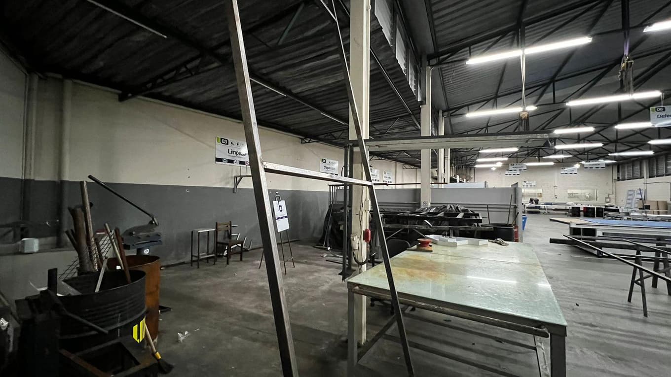 Foto 5 de 28: Comercial em leilão em Betim - MG — Imóvel Comercial 2.500m² em Betim/MG