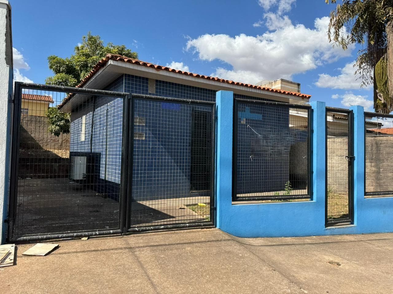 Foto 1 de 8: Comercial em leilão em Patos De Minas - MG — Prédio Comercial c/ Terreno de 223m², Desocupado no Alvorada III, Patos de Minas/MG