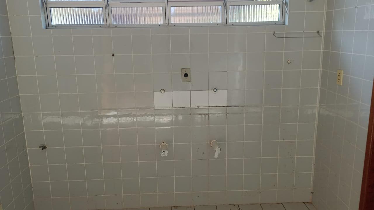 Foto 13 de 14: Casa em leilão em Capitão Leônidas Marques - PR — Casa 152m² Desocupada no Bairro Centro em Capitão Leonidas Marques/PR