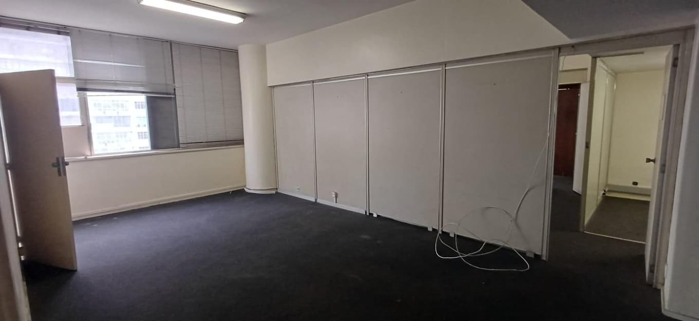 Foto 16 de 57: Comercial em leilão em Rio De Janeiro - RJ, bairro Centro — Conjunto Comercial 377m² na Av. Presidente Vargas, 583 | Centro/RJ | Próximo ao Metrô Uruguaiana e Candelária | Oportunidade para Investidores!