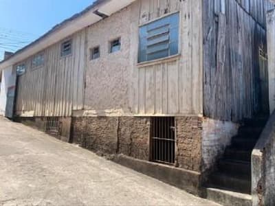 Foto 9 de 12: Terreno em leilão em Castro - PR — Terreno localizado na Rua Dr. Jorge Xavier da Silva 68, Centro, Castro/PR, contendo benfeitoriais residencial/comercial.