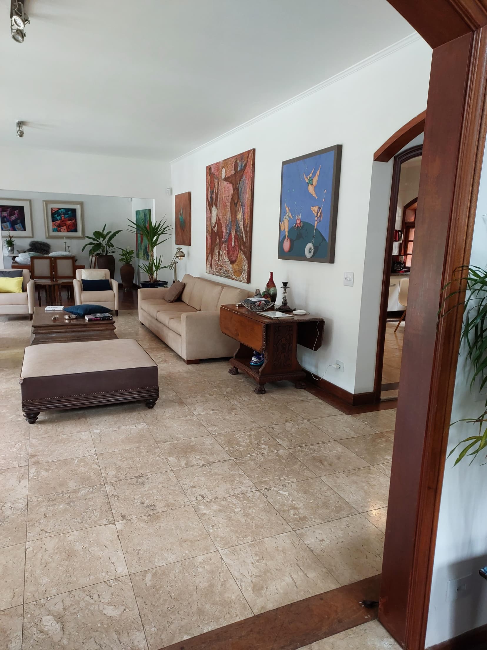 Foto 3 de 9: Casa em leilão em São Paulo - SP, bairro Jardim Leonor — Mansão com 527m² | Terreno 834m² | Jardim Leonor/Morumbi | Raridade e Escassez de Área na Região do Morumbi em São Paulo. Oportunidade!