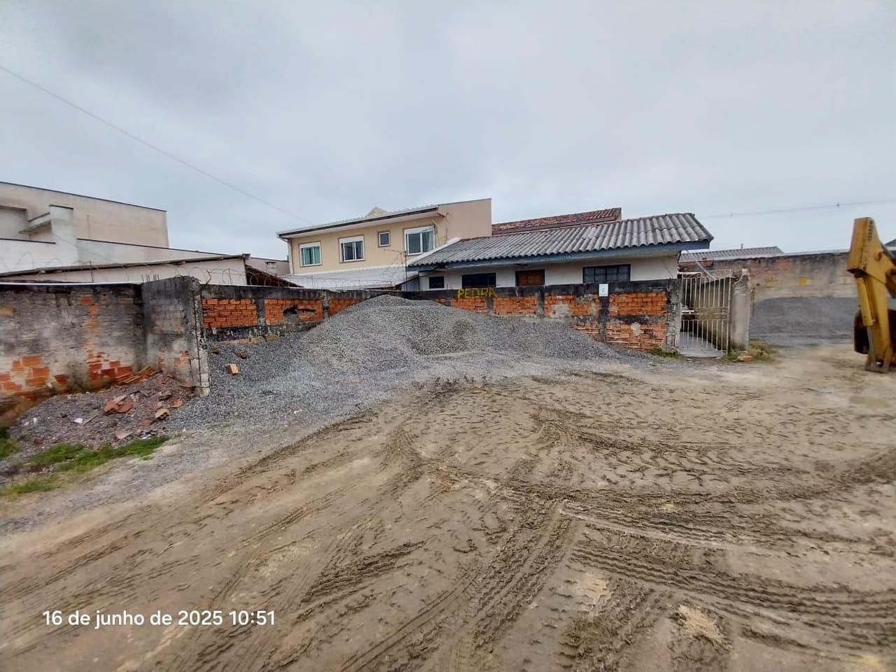 Foto 25 de 25: Terreno em leilão em Curitiba - PR, bairro Uberaba — Terreno urbano com área de 321,46m², contendo benfeitoria com área de 166,00m², Curitiba/PR
