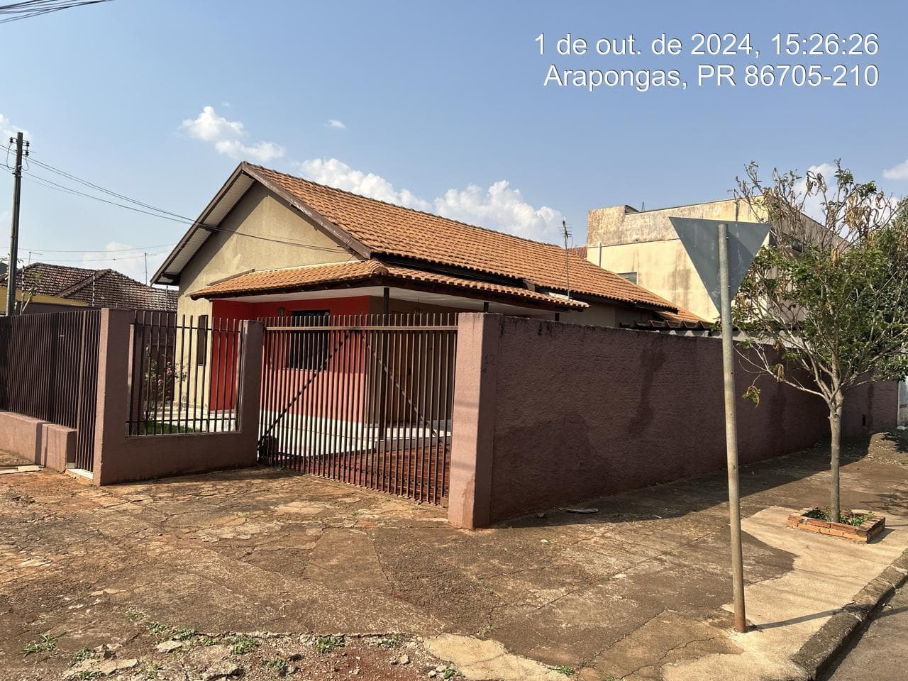 Foto 2 de 7: Casa em leilão em Arapongas - PR, bairro Centro — Casa com área total de 125,39m², Arapongas/PR