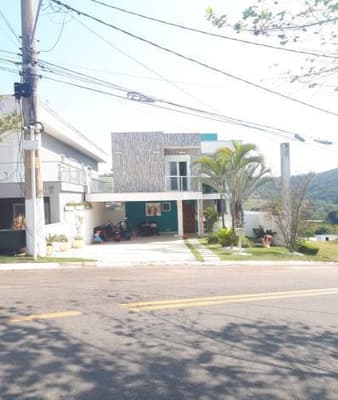 Foto 1 de 25: Casa em leilão em Santana De Parnaíba - SP, bairro Suru — Casa 283m² c/ Piscina | Condomínio New Ville, Santana de Parnaíba/SP | Terreno 343m² | Segurança 24h & Alto Padrão em Bairro Suru!