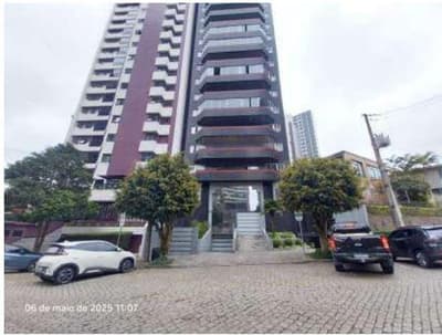 Foto 1 de 47: Apartamento em leilão em Curitiba - PR — Apartamento nº 1401 com área privativa de 184,48m² com duas vagas de garagem - Avenida Munhoz da Rocha,175, Juvevê, Curitiba/PR