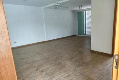 Foto 34 de 47: Casa em leilão em Santana De Parnaíba - SP — Chácara de alto padrão com 5 suítes e Área total de 5.381 m² | 43% abaixo da avaliação | Santana de Parnaíba/SP