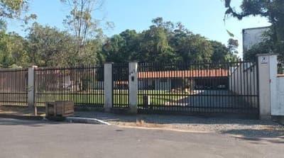 Terreno em leilão em Joinville - SC — Terreno com benfeitorias, A.T. 8.218m², Joinville/SC