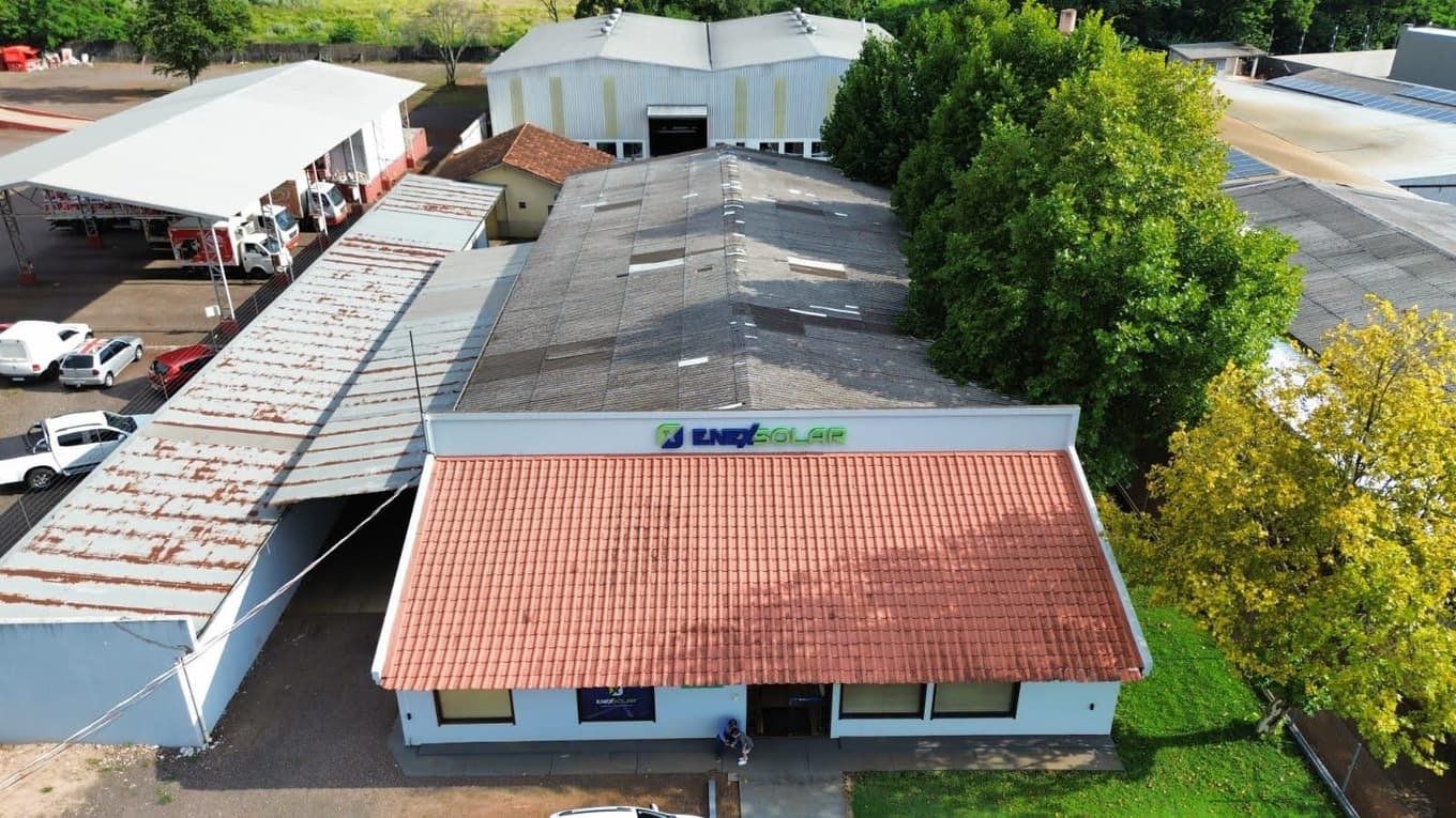 Foto 27 de 48: Casa em leilão em Cascavel - PR — Um imóvel urbano com uma área total de 4.086,86 m². Dividido em um barracão de frente e conjunto de barracões nos fundos.